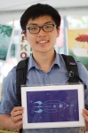 Junhee Lee admires some of Rani Bean's art ( he later purchased it.) Photo: Chris Gariety