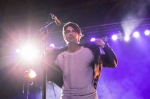 Robbie Arnett of Milo Green adjusting his jacket in front of the hundreds of yelling fans, cool as a cucumber. Photo: @Lmsorenson / Lmsorenson.net