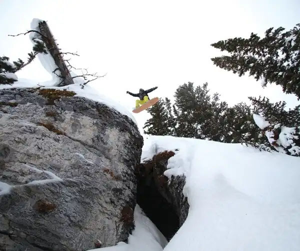 From the Ground Up: the Birth of  Grassroots Powdersurfing