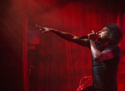 Reaching out to pull them in Alice in Chains vocalist William DuVall demands the attention of the crowd with his flawless stage presence. Photo: Talyn Sherer