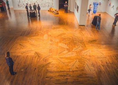 The fallen leaf art on the lower level is a harsh reminder that I need to clean my driveway back home. Photo: Talyn Sherer