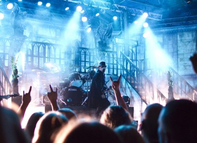 Fans hold their horns high as King Diamond covers Mercyful Fate. Photo by Madi Smith.