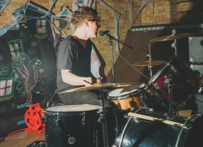 Jeremy Devine plays drums as Hüsker Dü (Chalk). Photo: Tyson Call @clancycoop