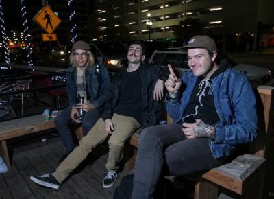 Este Pizza’s patio had a much mellower vibe. Photo: John Barkiple