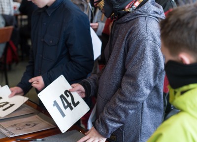 Contestant Colton Cravens gets his number as the line gets longer for registration. Photo: Niels Jensen