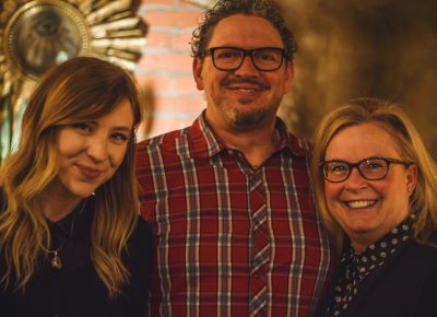 (L–R) Erica New snags a photo with Sara Lund’s parents, Mike and Cheryl Burns. Photo: Talyn Sherer