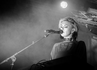 Sarah Barthel enthralls concertgoers during "Fall In Love." Photo: ColtonMarsalaPhotography.com