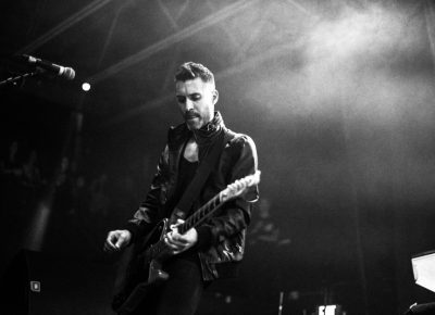 Félix Rodríguez on guitar for The Sounds. Photo: Gilbert Cisneros