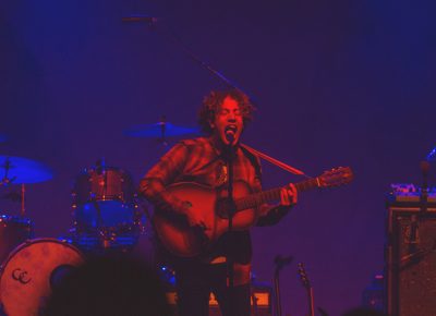 Danny Miller of Lewis Del Mar belts out an elongated note that gets the crowd cheering. Photo: Talyn Sherer.