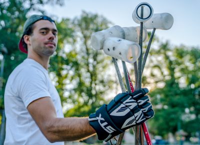 David Barthod holds the mallets. Before each game, the players’ mallets are tossed in the air to see who is on what team. Photo: Jo Savage // @SavageDangerWolf