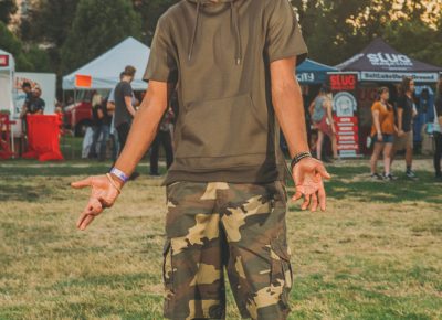 Andre DuBois was smooth in camo and gold as the sun set between sets. Photo: @clancycoop