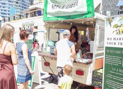 Refreshing, freshly pressed apple cider provided by The Green Urban Lunchbox. @cezaryna