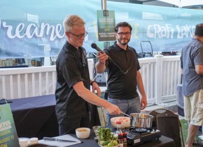 A Harmons chef putting on a food demonstration. Photo: @jaysonrossphoto