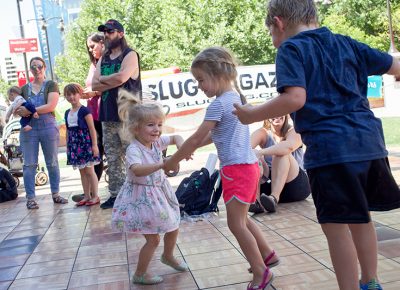 Little ones enjoying the tunes by Michele Medina and Patio Music Strings. @cezaryna