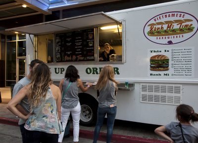 Patrons wait in line to order from the Banh Mi Time truck. Photo: @jbunds