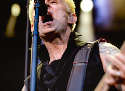 Mike Dirnt, bassist for Green Day, screams backup vocals for all to hear. Photo: Lmsorenson.net