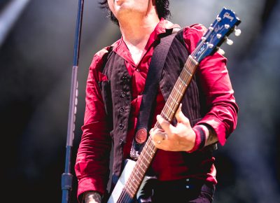 Billie Joe Armstrong singing lyrics to "Know Your Enemy." Photo: Lmsorenson.net