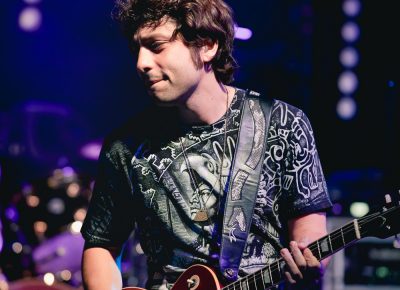 Guitarist Pete Murano walks towards the audience as he takes over with a solo. Photo: Lmsorenson.net