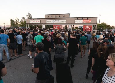 Long lines continue hours before the show. Photo: Lmsorenson.net