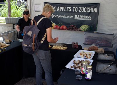 Harmons provided free samples of their delicious produce, bread and spreads. @cezaryna