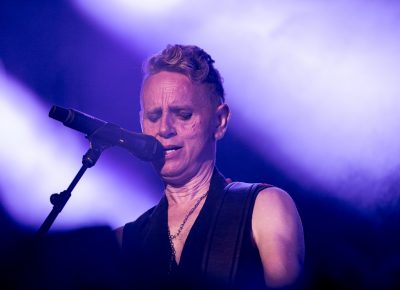 Martin Gore providing backup vocals for Depeche Mode. Photo: Lmsorenson.net