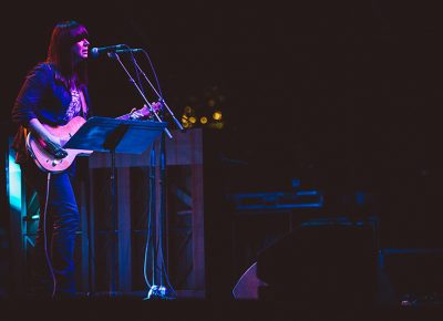 Another angle of Cat Power and her Danelectro guitar. Photo: johnnybetts.com