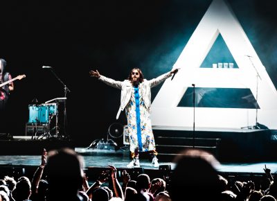 Jared Leto greets the audience and starts to sing. Photo: Lmsorenson.net