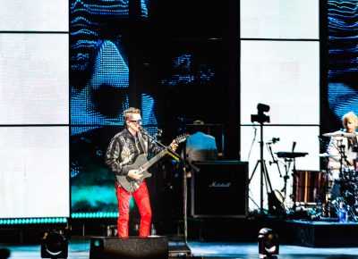 A giant Matthew Bellamy face stalks little Matthew Bellamy onstage. Photo: Lmsorenson.net