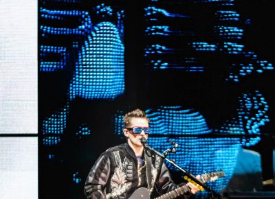 Projections are all-encompassing during this Muse set. Photo: Lmsorenson.net