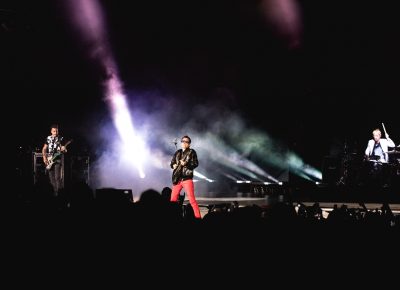 Matthew Bellamy plays on the catwalk that extended into the crowd for a few yards. Photo: Lmsorenson.net