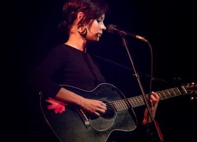 Musician Nina Nesbitt graces the crowd with her personal story–based indie folk tunes. Photo: Lmsorenson.net