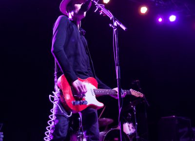 Jon Fratelli singing hits like "Henrietta" onstage in Salt Lake City. Photo: Lmsorenson.net