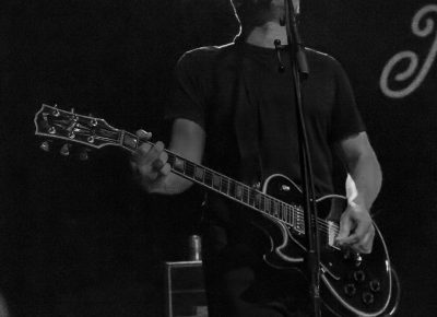 Greg Barnett serenading the crowd. Photo: Randy Roberts