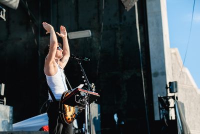 Mark Foster clapping along with the audience during their set. Photo: Lmsorenson.net