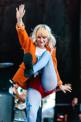 Kicks, kicks, kicks! With Hayley Williams of Paramore. Photo: Lmsorenson.net