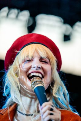 Hayley Williams of Paramore taking the stage and getting a glance of the audience screaming back at her. Photo: Lmsorenson.net