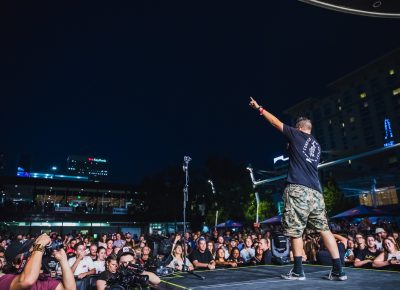 John Smith from Broadway Media thanking everyone for coming out and welcoming Robert DeLong to the Stage. Photo: Logan Sorenson | Lmsorenson.net