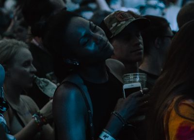 A content fan in the front row.