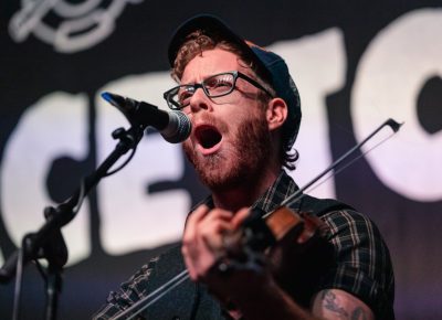 Matt Heckler opening up the show with a mix of Irish American and Appalachian inspired tunes. Photo: @Lmsorenson