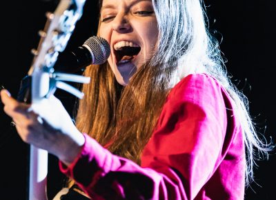 Jade Bird on stage at the Union Event Center. Photo: @Lmsorenson