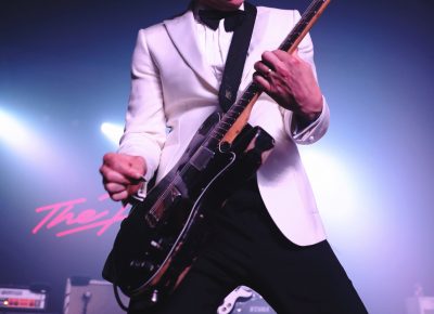 Niklas Almqvist takes front and center to play guitar and bang those curly locks while playing. Photo: @Lmsorenson