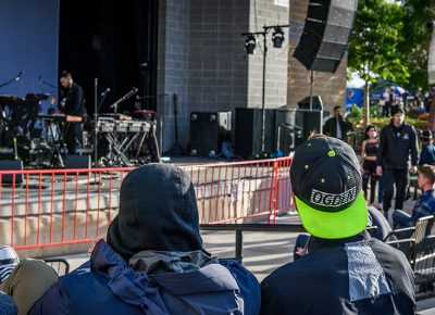 Fans wait through soundcheck.