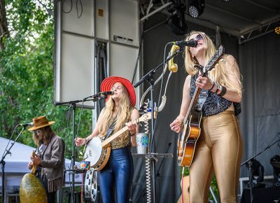 The Shook Twins jam the day away.