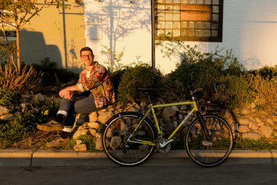 Kidd's style varies from subtle to all-out depending on the situation but opts for low-effort most of the time.