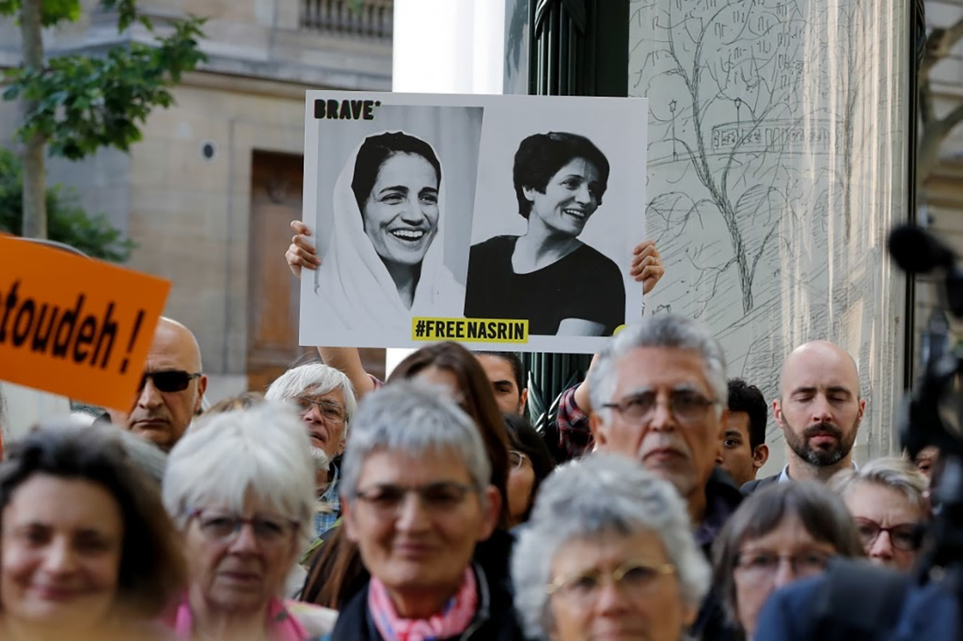 Nasrin tells the gripping story of Nasrin Sotoudeh, a courageous human rights lawyer and key figure in Iran’s women’s rights movement.