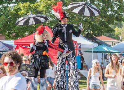 Stilt walkers!