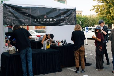 Cinder Pig hard at work keeping the SLUG Picnic crowd fed.