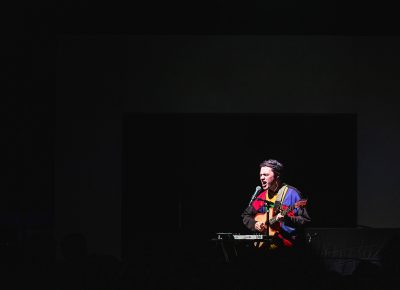 Marinelli taking the audience on a one-man-band ride while just standing in the spotlight and singing on stage.