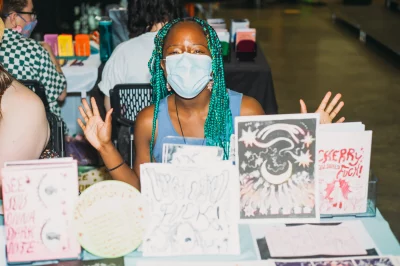 Aranteza Penā Popo with her zines.