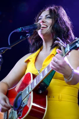 Angel Olsen performing live